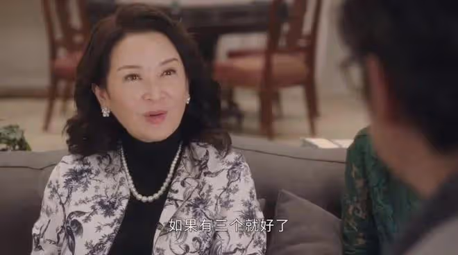 60歲女星大曬「術後」瘦臉照,經歷兩次離婚不抗拒再婚:現時需要一個伴