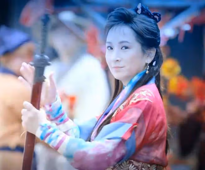 60歲女星大曬「術後」瘦臉照,經歷兩次離婚不抗拒再婚:現時需要一個伴