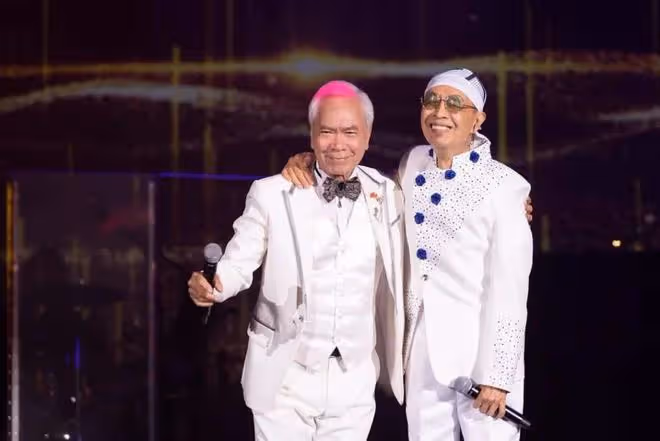 80歲殿堂級歌手患眼疾近70年，只剩正常人一成視力，從未怨天尤人
