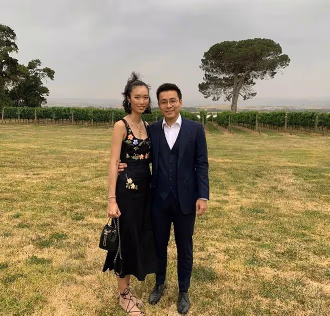 恭喜!霍啟剛弟弟向泰國女友求婚成功,打扮樸素求婚儀式簡單又甜蜜