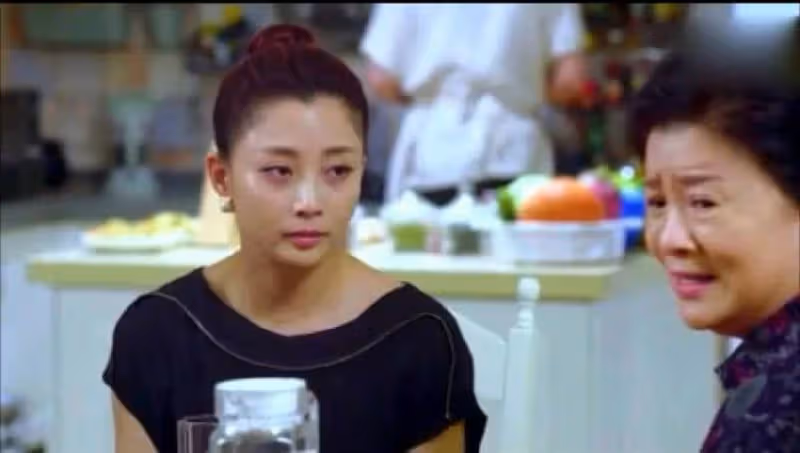 妻子坐月子，請母親來照顧老婆卻總半夜喊腰疼，直到某天推開家門，我立刻把媽趕走
