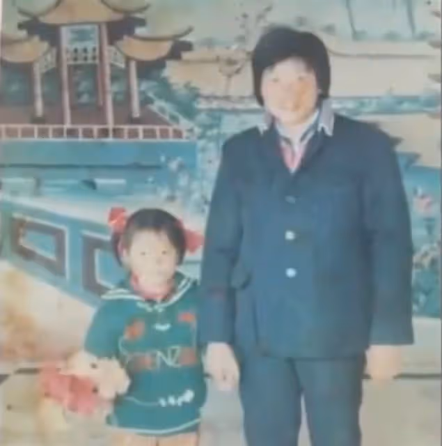 1992年，5歲女孩目睹父母身亡，23年後執意給父母開棺，這是為何