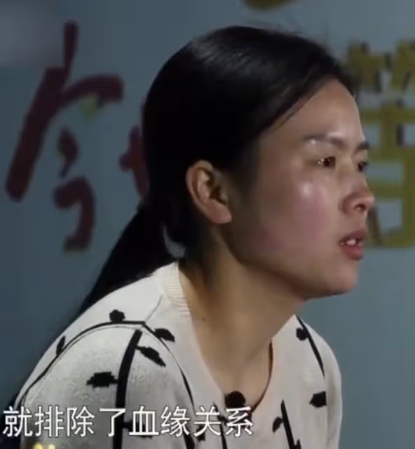 1992年,5歲女孩目睹父母身亡,23年後執意給父母開棺,這是為何