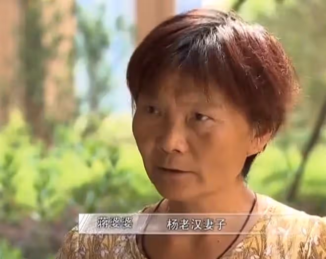 2019年,63歲老漢持刀捅死親生兒子,毫不後悔還放言:他死了活該