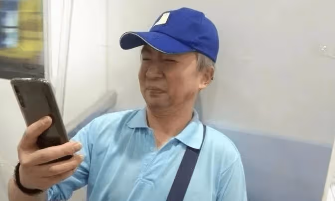 老伴走後剩我和女兒！ 一次摔斷腿住院、是姪子照顧我，女兒只傳簡訊關心，某天我意外打開姪子抽屜「才發現2年前一封信」