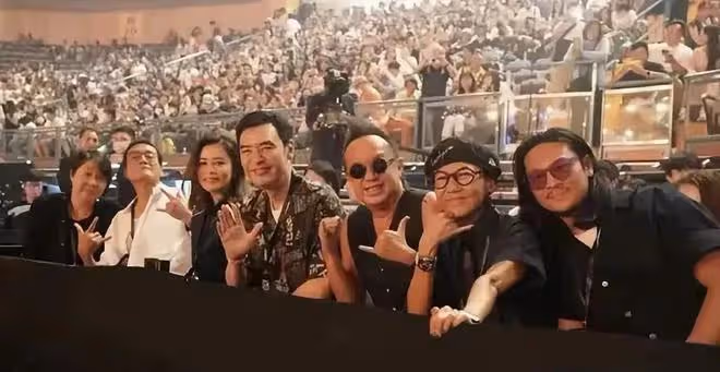 62歲杜德偉演唱會突發意外:舞台上僅穿底褲熱舞,引粉絲瘋狂尖叫