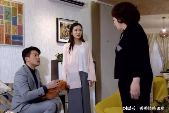 60歲婆婆每月六千不夠花,八萬存款一分不剩,我哭訴:您收手吧