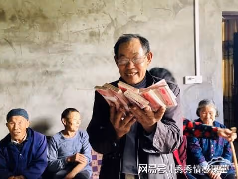 我爸過壽我出5萬壽禮，返程路上接到銀行簡訊，我瞬間淚崩了
