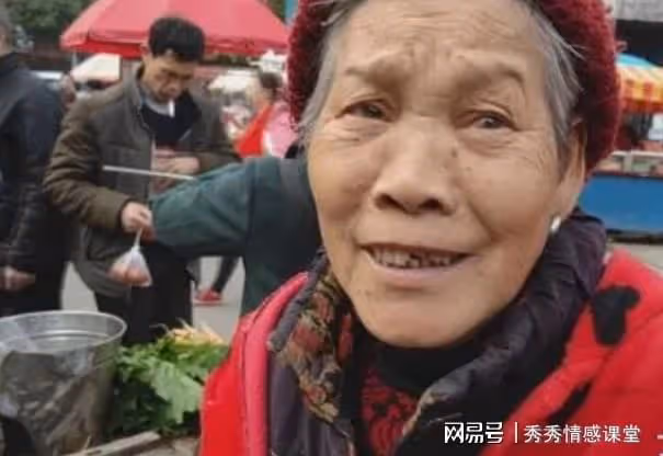 我問姑姑借一百塊買鞋遭拒,沒想到返程路上鄰居大嬸叫住了我