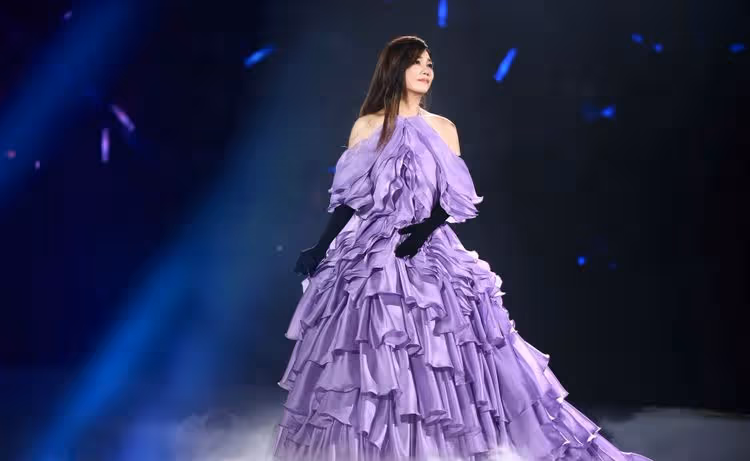 梁靜茹6公尺裙襬美如花仙子　深圳談論愛情迷醉1.2萬人