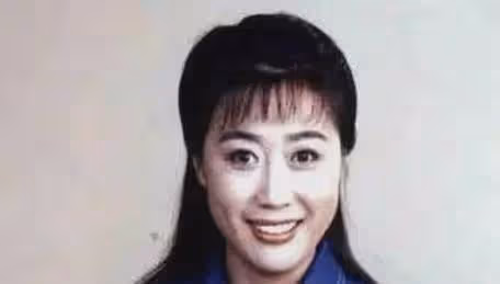 她是「央視名嘴」,因揭露姜昆醜聞被封殺,如今65歲處境如何?