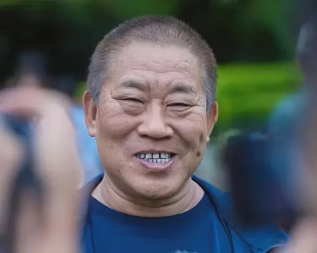 老戲骨杜旭東再次翻車!疑似為電詐拍廣告背書,涉案金額高達上億