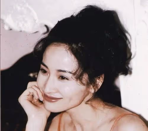 她曾迷倒過張藝謀,將馬景濤傷到心碎,如今60歲卻仍孤身一人