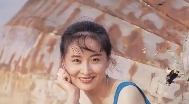 她曾迷倒過張藝謀,將馬景濤傷到心碎,如今60歲卻仍孤身一人