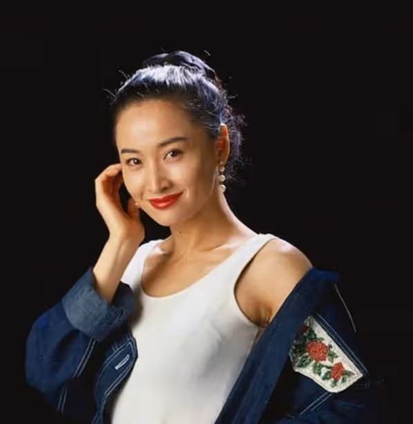她曾迷倒過張藝謀,將馬景濤傷到心碎,如今60歲卻仍孤身一人