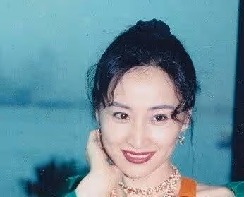 她曾迷倒過張藝謀，將馬景濤傷到心碎，如今60歲卻仍孤身一人