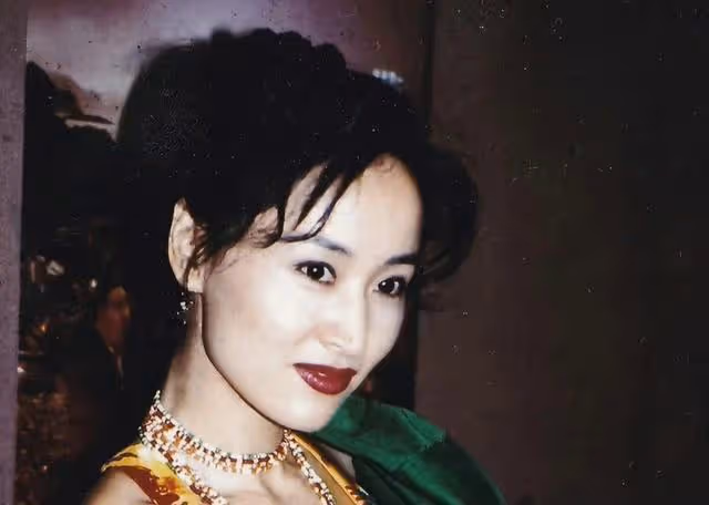 她曾迷倒過張藝謀,將馬景濤傷到心碎,如今60歲卻仍孤身一人