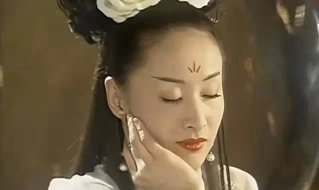 她曾迷倒過張藝謀,將馬景濤傷到心碎,如今60歲卻仍孤身一人