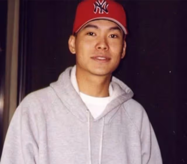 原來他早已去世!14歲出國,19歲入獄,23歲靠在媽媽懷裡離世