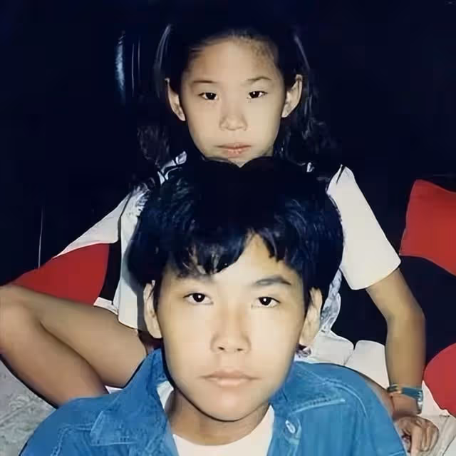 原來他早已去世!14歲出國,19歲入獄,23歲靠在媽媽懷裡離世