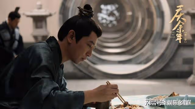 慶2:看到二皇子吃葡萄自盡,才知范閒對他影響太深,慶帝該死