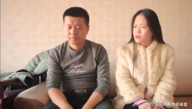大嫂總發朋友圈僅我老公可見,我疑兩人有貓膩,得知實情我打上門
