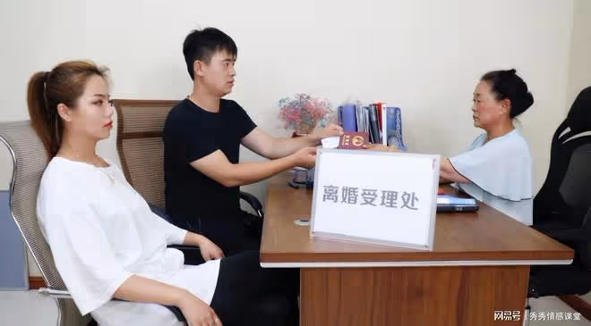 離婚三個月,前夫發了朋友圈,我釋懷了:有些人正遭受我受過的苦