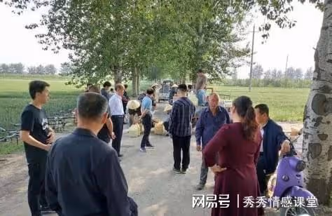 丈夫病危,妻子連夜卷錢改嫁,25年後,又回來找子女養老:必須養