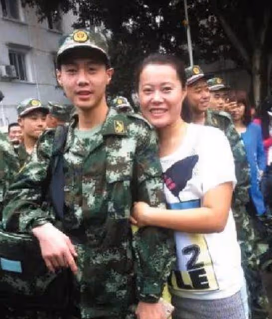 15年,一廣西消防員捨命救2歲女童,僵硬倒地仍不鬆手,享年27歲