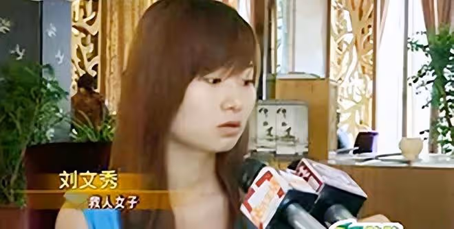 2011年,16歲少年欲輕生,19歲女孩以「女友」之名談判,一吻救命