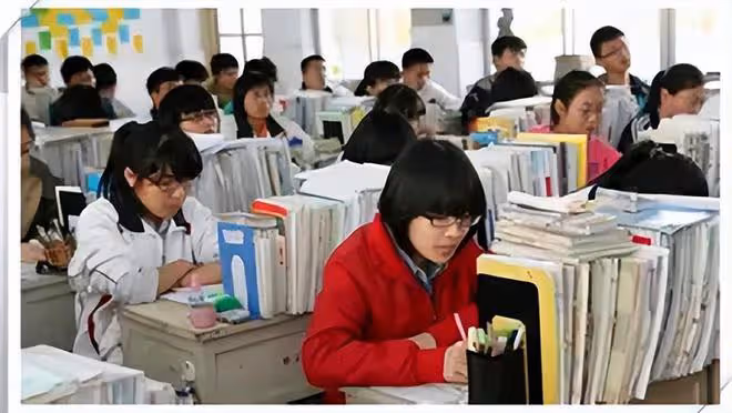 2011年,16歲少年欲輕生,19歲女孩以「女友」之名談判,一吻救命