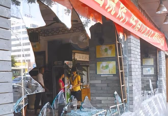 回顧:愛狗人士打砸狗肉店,被老闆怒揍成重度腦震盪,結果如何