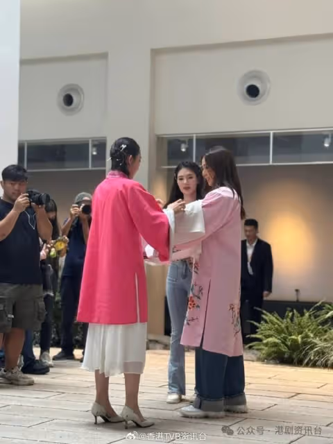 關楚耀今布吉補辦婚禮！鍾嘉欣現身廣州為演唱會宣傳