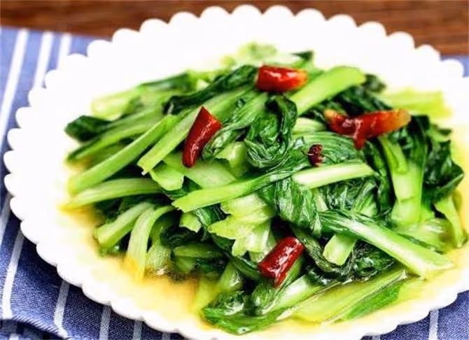小白菜怎樣炒才好吃?大廚教你一招,口感脆嫩又下飯