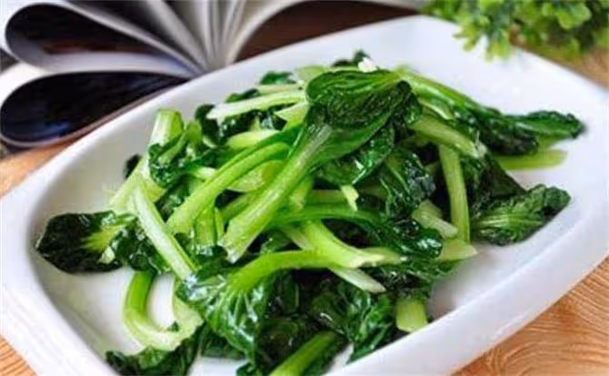 小白菜怎樣炒才好吃?大廚教你一招,口感脆嫩又下飯