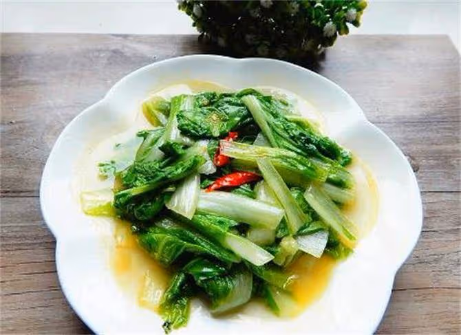 小白菜怎樣炒才好吃?大廚教你一招,口感脆嫩又下飯