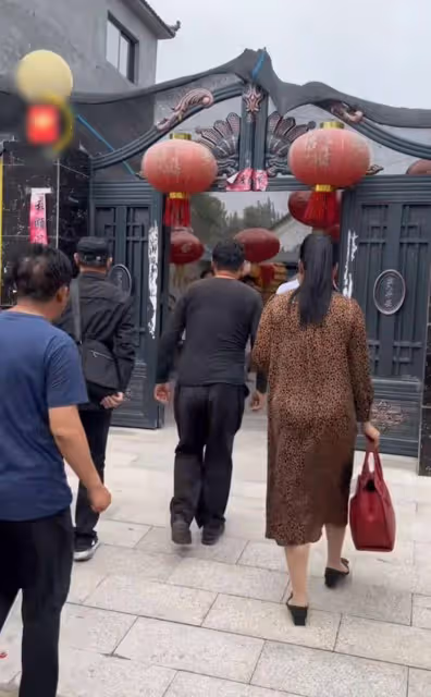 大衣哥孫子滿月,月子中心老闆親自護送到家!孫子名字曝光惹爭議