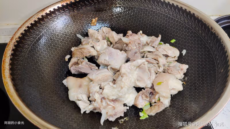 豆腐和它天生一對,後悔沒早發現!燜一燜鮮透了,一口鮮軟、滿嘴爆汁留香