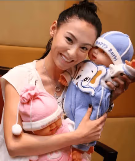 恭喜兒女雙全！張柏芝四胎月子餐照片曝光，謝霆鋒帶走兒子引發關注