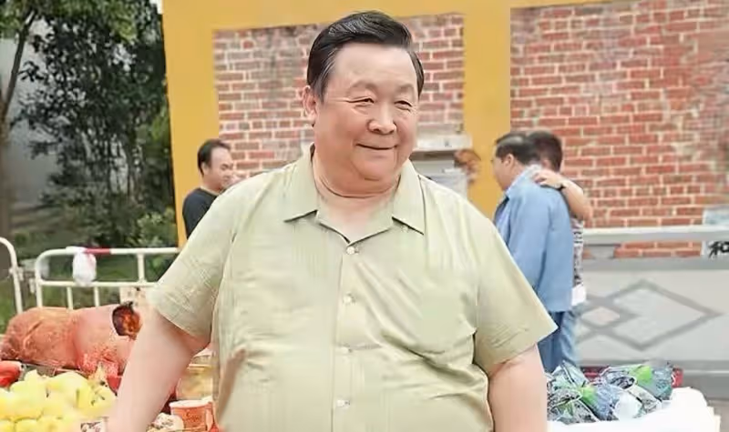 TVB老戲骨秦煌陷經濟困難，賣房為女兒還債，耗光積蓄獨住養老院