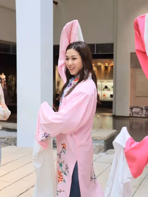 TVB前當家花旦秘密回港支持舊愛,如今已是三孩媽媽,身材卻堪稱完美
