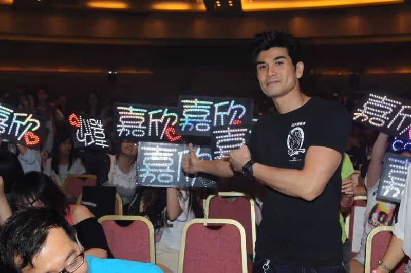 TVB前當家花旦秘密回港支持舊愛,如今已是三孩媽媽,身材卻堪稱完美