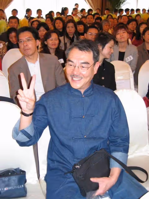 突發!TVB老戲骨因病離世,與妻子相戀41年才結婚,今年上節目時還狀態良好