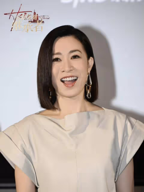 港劇《家族榮耀》續作熱播!TVB男星看妻子親熱戲抓狂,打翻醋罈