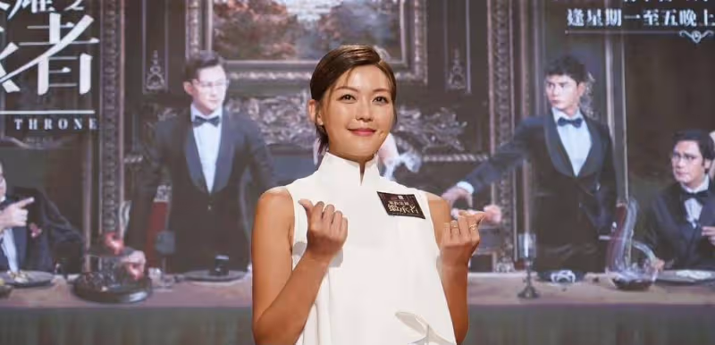 港劇《家族榮耀》續作熱播!TVB男星看妻子親熱戲抓狂,打翻醋罈