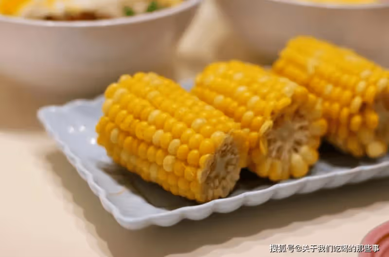 煮玉米,用清水煮是外行!記得多加2味,玉米軟糯香甜,好吃