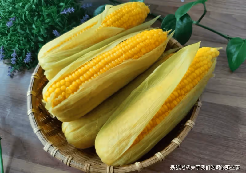 煮玉米,用清水煮是外行!記得多加2味,玉米軟糯香甜,好吃