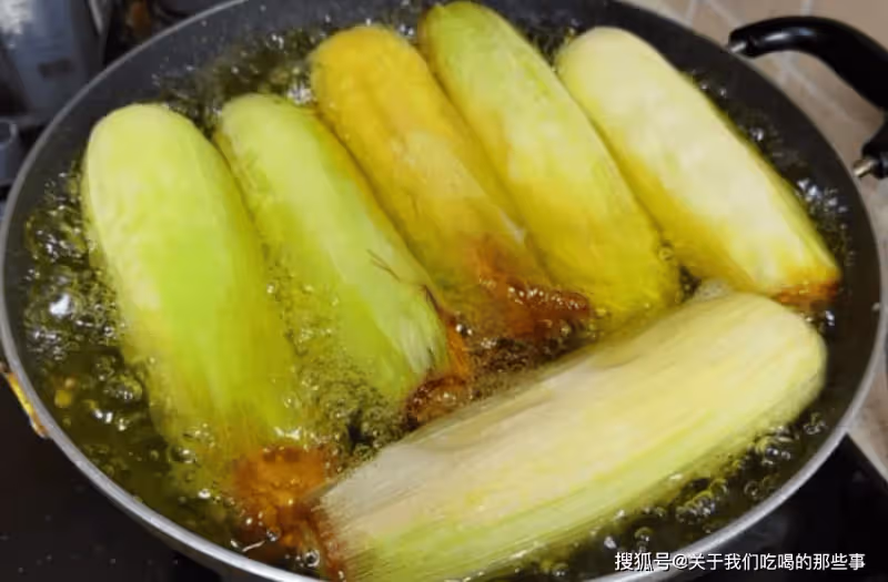 煮玉米,用清水煮是外行!記得多加2味,玉米軟糯香甜,好吃