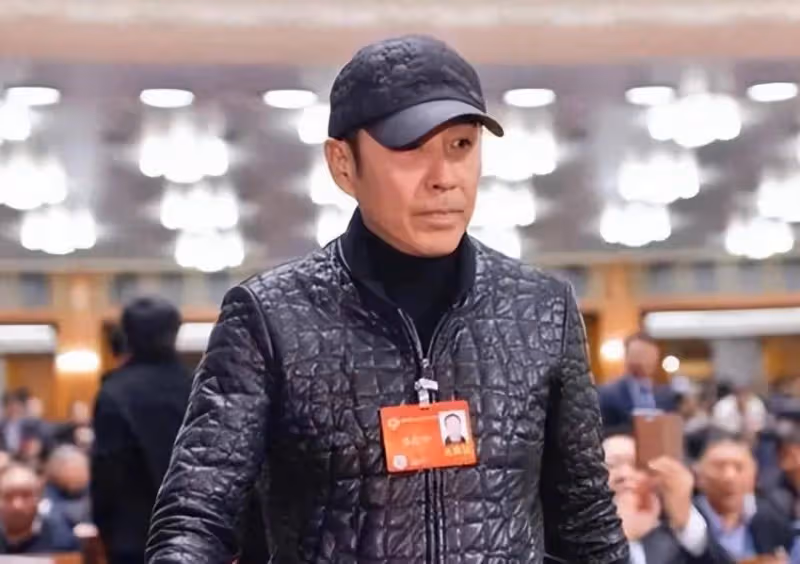 她不靠父母混名聲,長得好看為人卻十分低調,真沒想到她是陳道明女兒