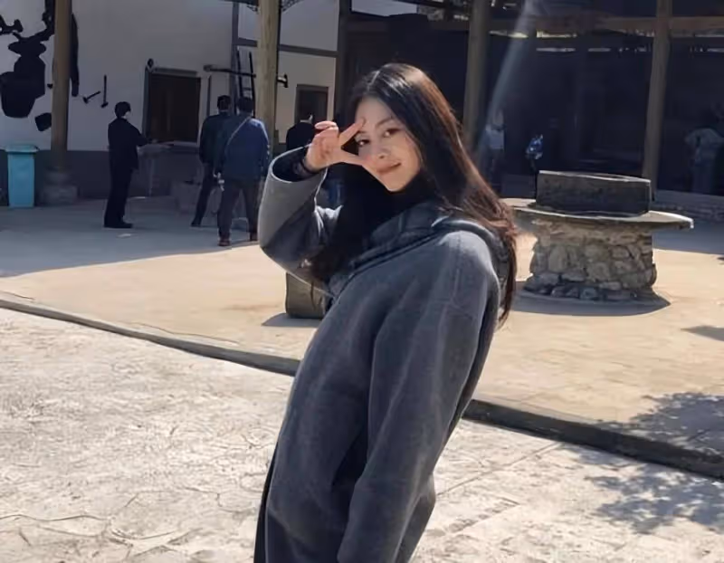 她不靠父母混名聲,長得好看為人卻十分低調,真沒想到她是陳道明女兒